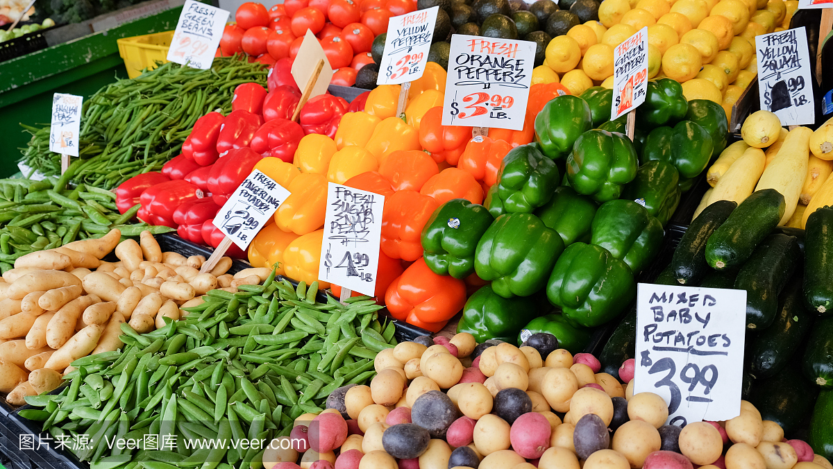 新鲜蔬菜在农贸市场展出